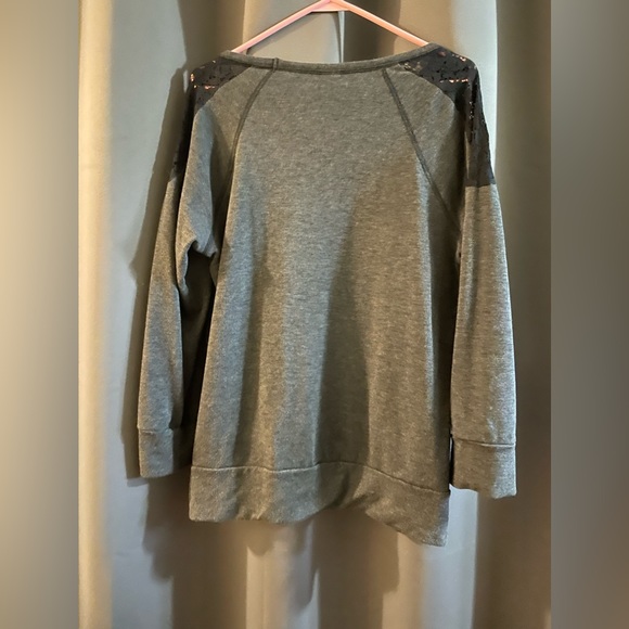 Susan Lawrence Grey Crewneck Sweater with Lace Shoulders -  XL - Picture 2 of 3